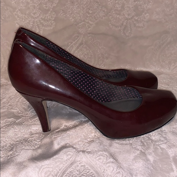 Madden girl size 8 burgundy pumps - Picture 6 of 6